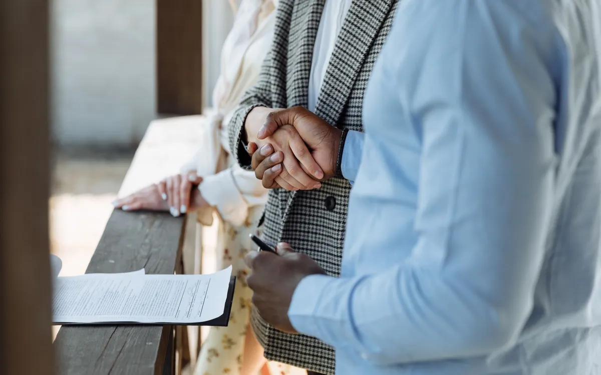 Buyer and seller completing an agreement