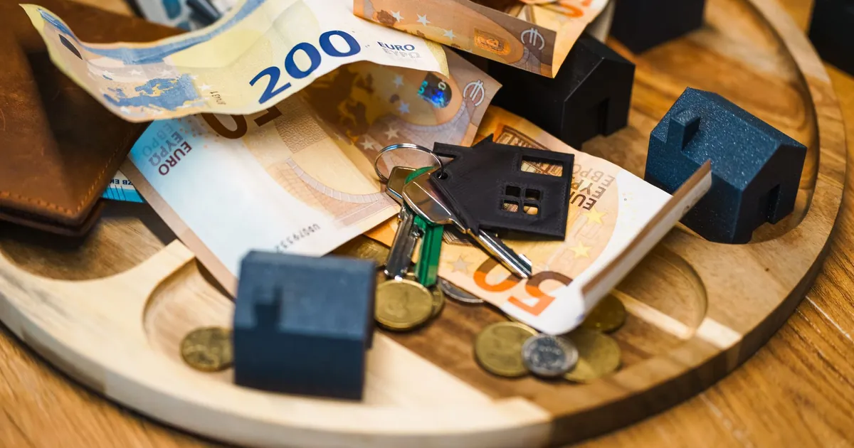 Mortgage loan paperwork and house keys on a desk